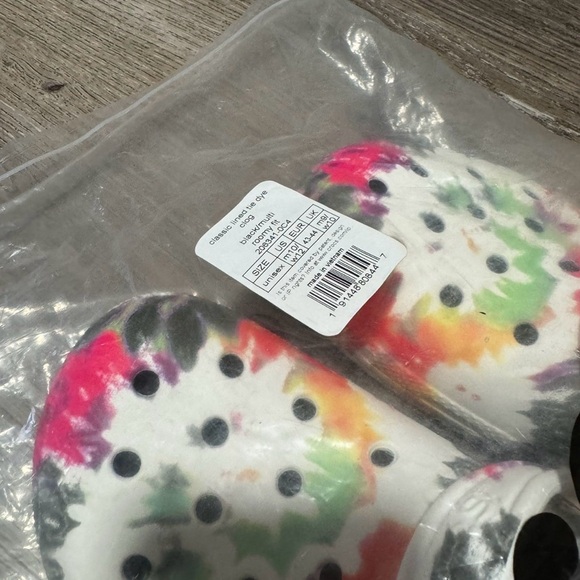 Crocs - Classic Lines Tie Dye Clog - M10/W12 - Picture 2 of 5
